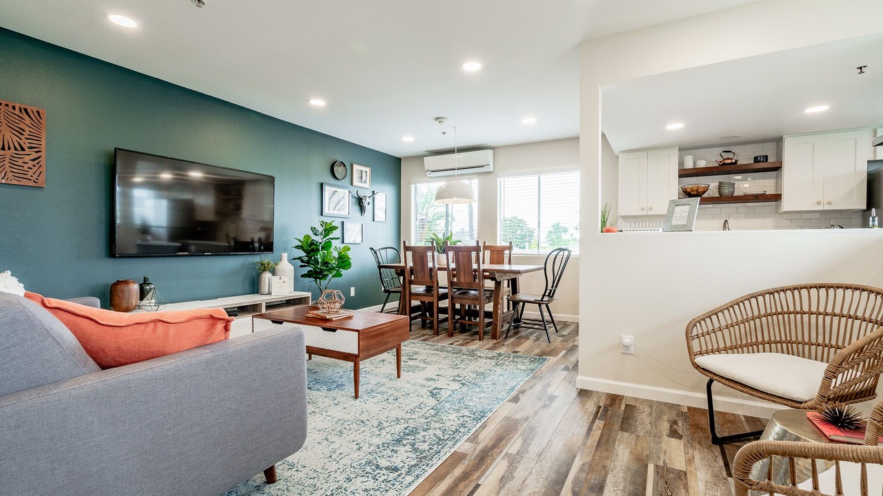 Photo of Livingroom in Midway City