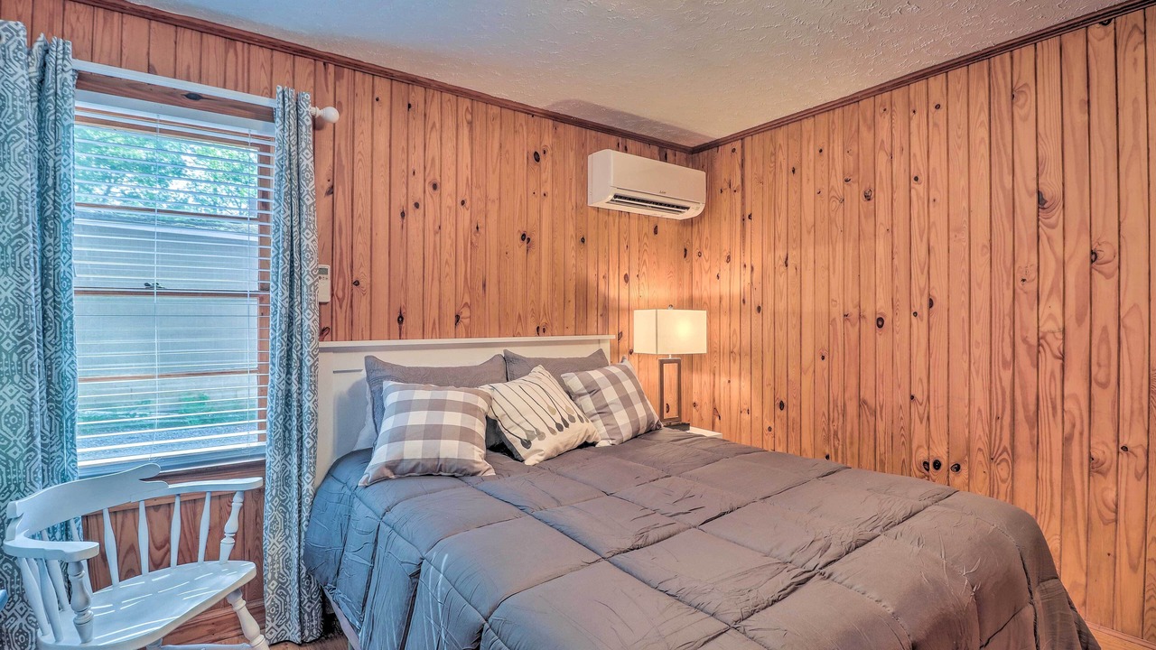 Photo of Bedroom in Little Kowaliga