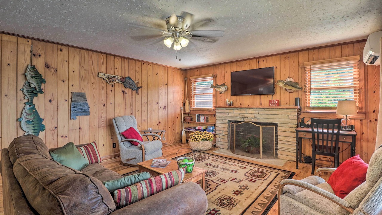 Photo of Livingroom in Little Kowaliga