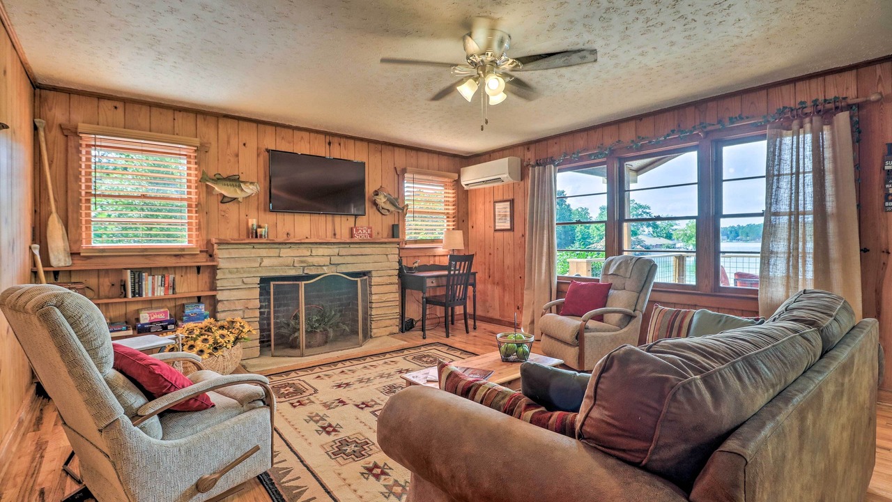 Photo of Livingroom in Little Kowaliga