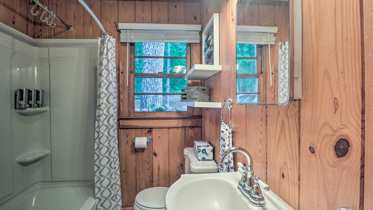 Photo of Bathroom in Little Kowaliga