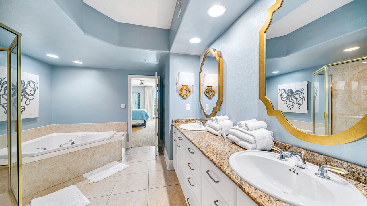 Photo of Bathroom in Orange Beach East