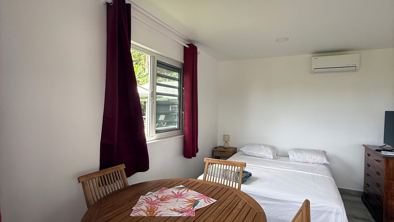 Photo of Bedroom in Teahupoo