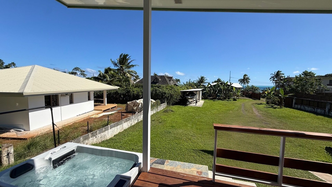 Photo of Patio Balcony in Teahupoo