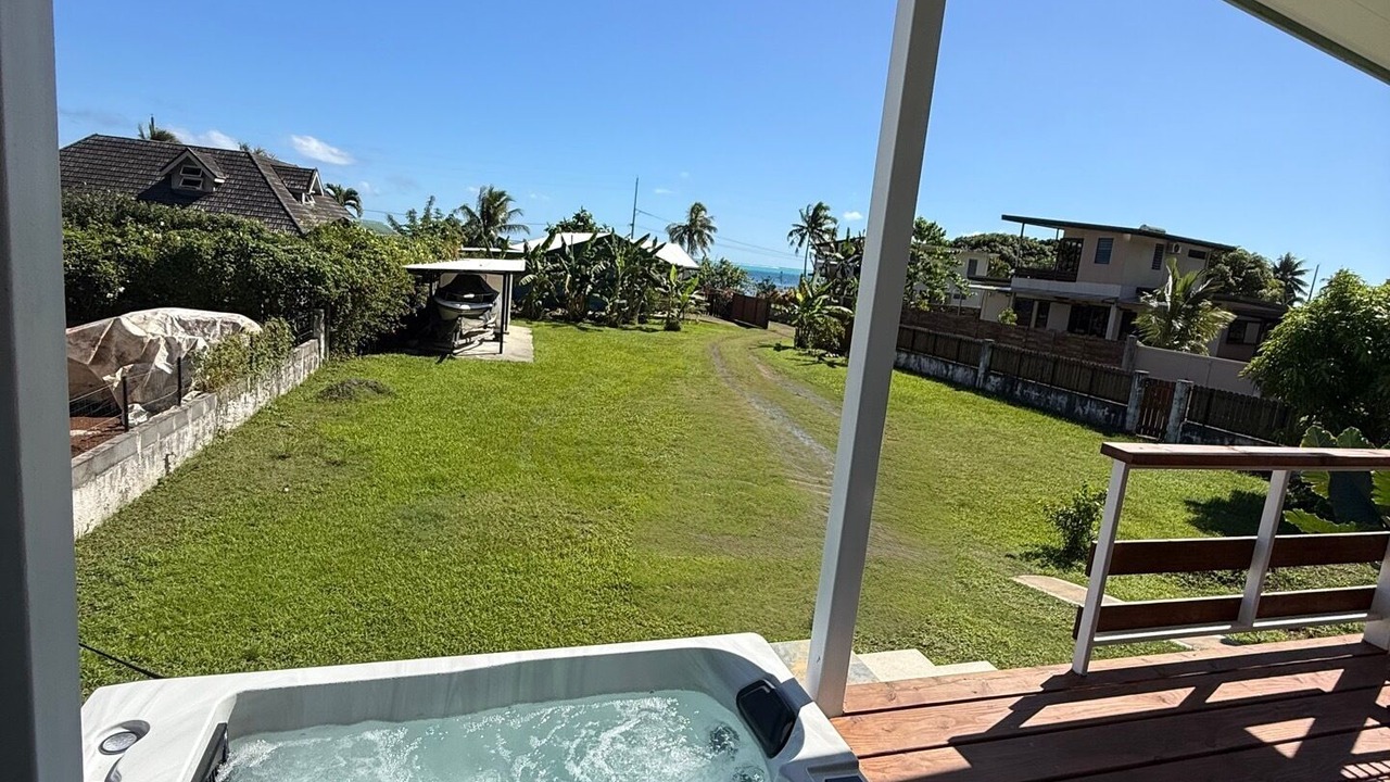 Photo of Patio Balcony in Teahupoo