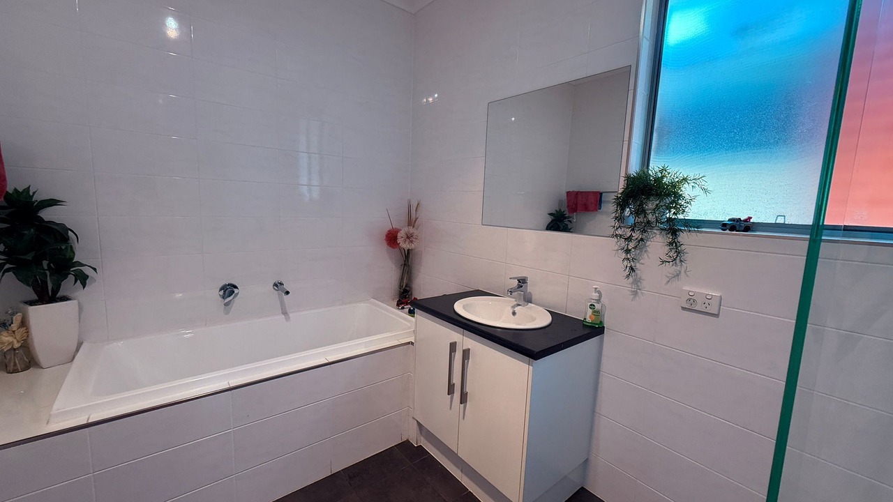 Photo of Bathroom in Magil