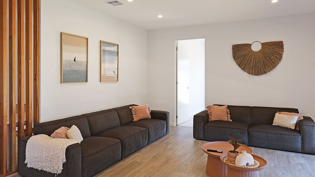 Photo of Livingroom in Indented Head