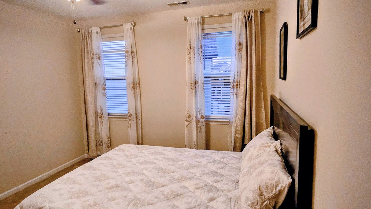 Photo of Bedroom in Apex