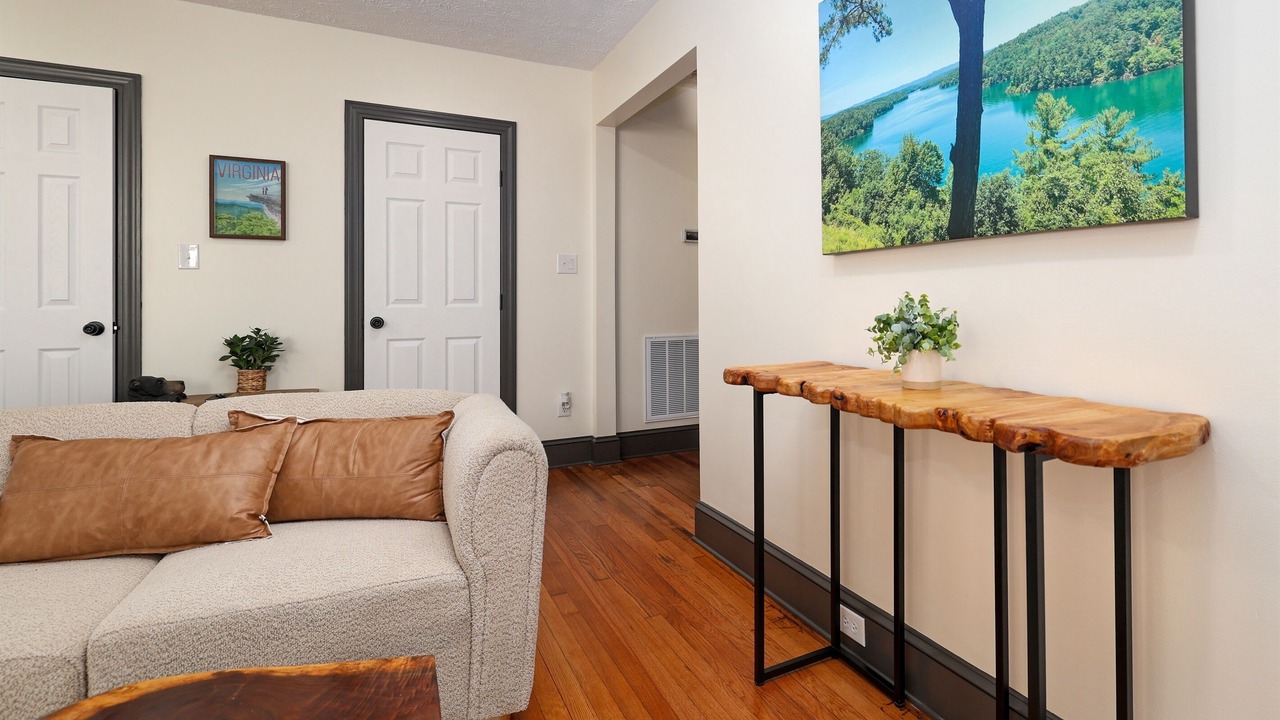 Photo of Livingroom in Bassett