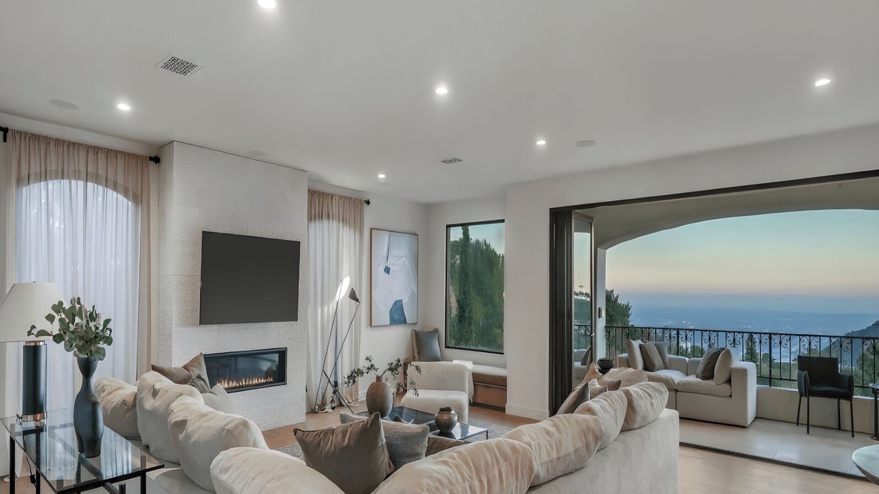 Photo of Livingroom in Hollywood Hills