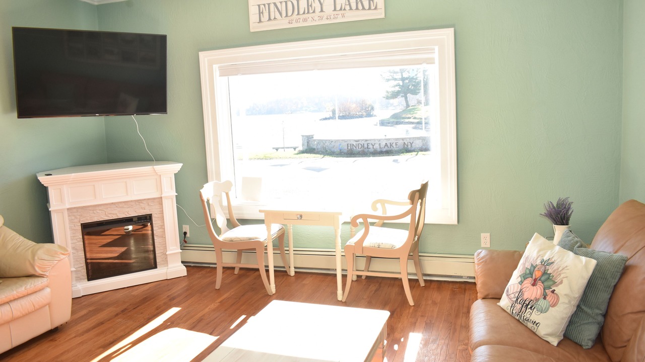 Photo of Livingroom in Findley Lake