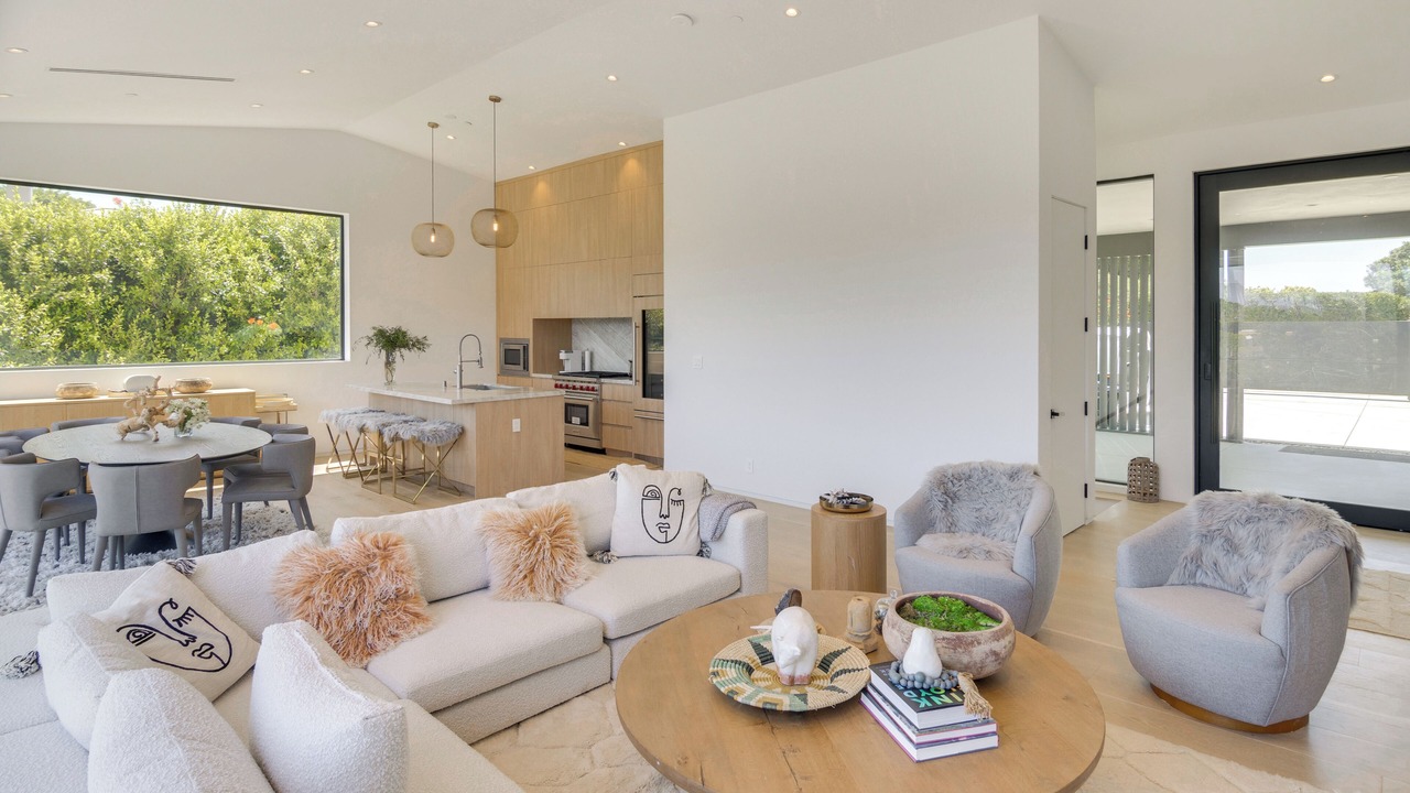 Photo of Livingroom in Central Malibu