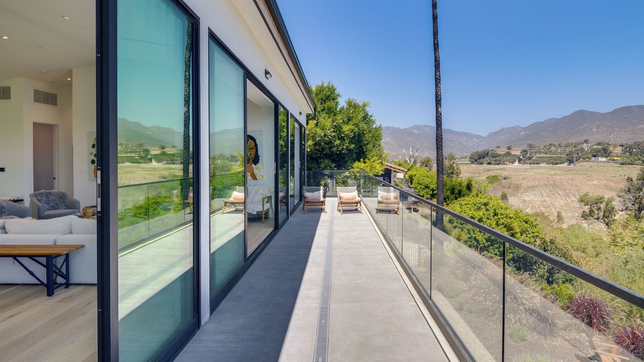 Photo of Patio Balcony in Central Malibu