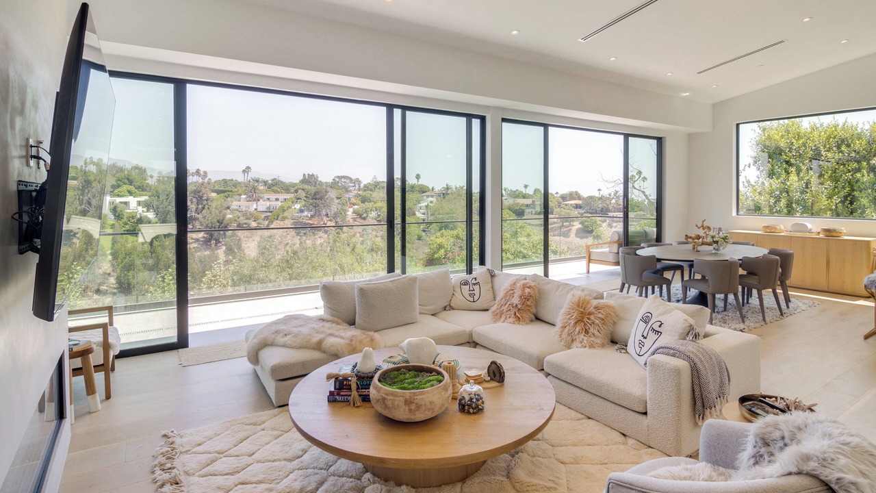 Photo of Livingroom in Central Malibu