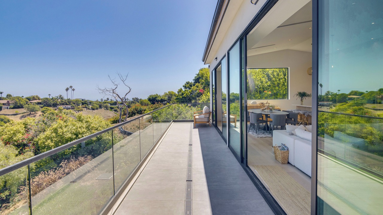 Photo of Patio Balcony in Central Malibu