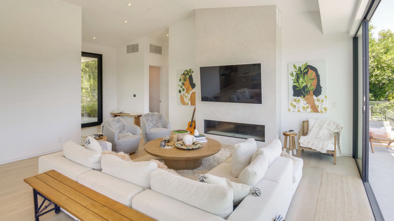 Photo of Livingroom in Central Malibu