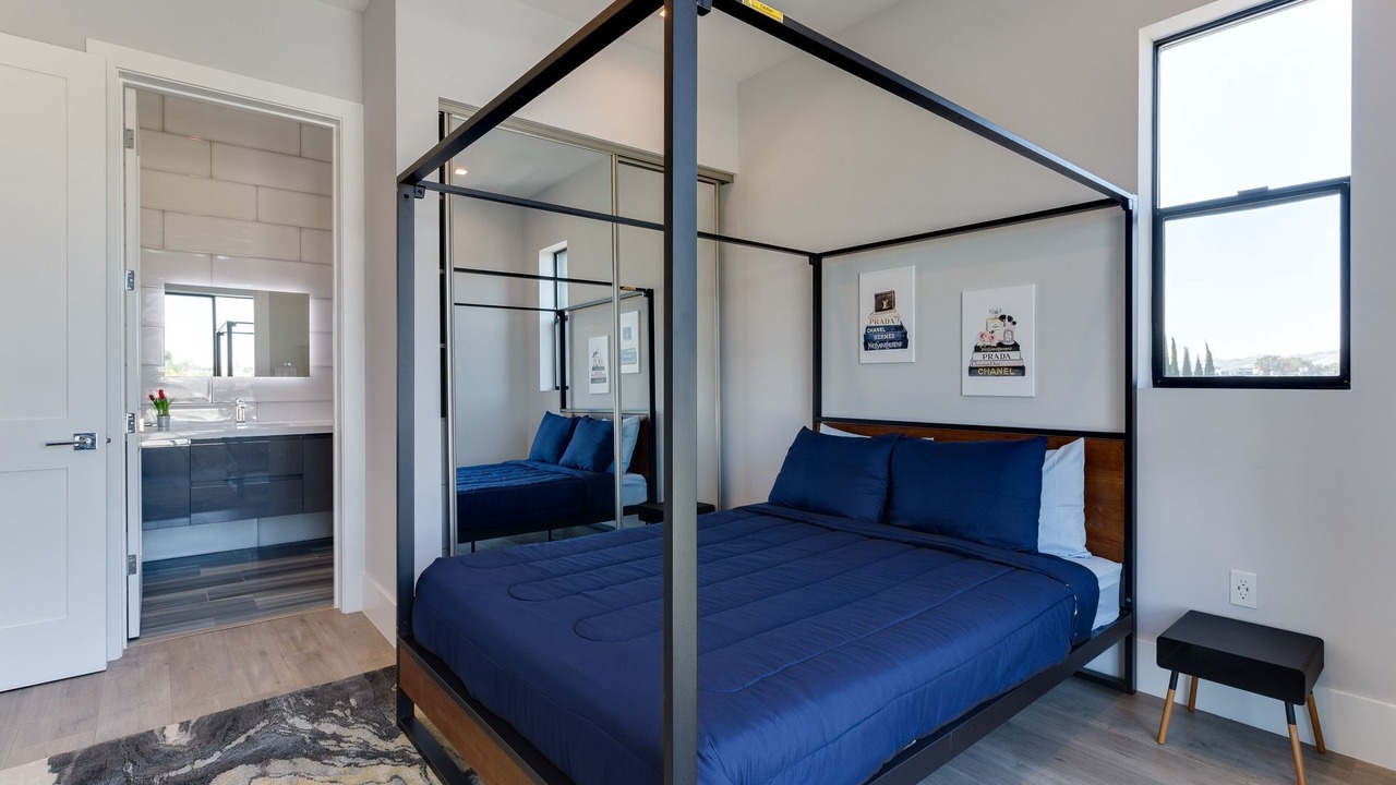 Photo of Bedroom in Mid City