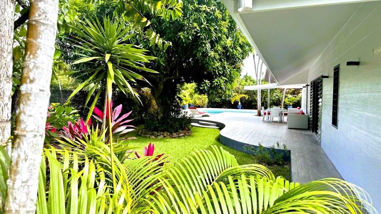 Photo of Patio Balcony in Point Matira