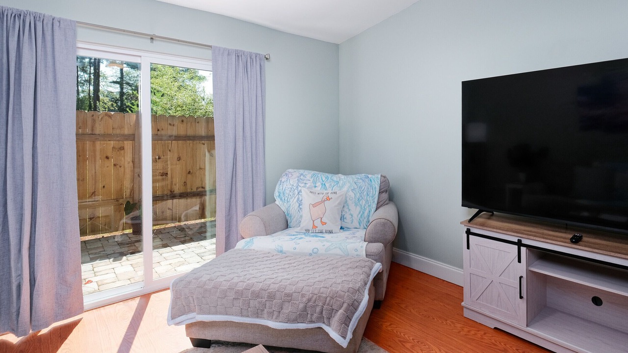 Photo of Livingroom in Ferry Pass