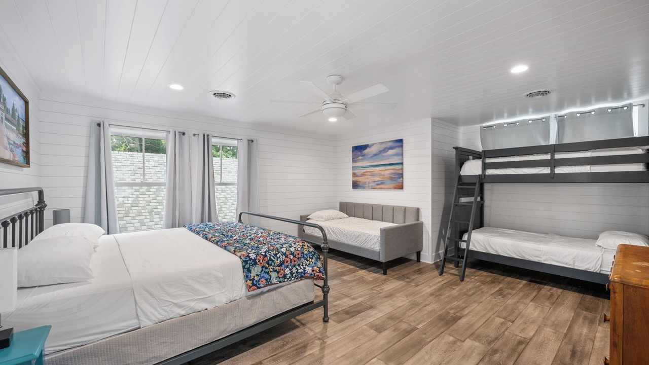 Photo of Bedroom in Lakeside