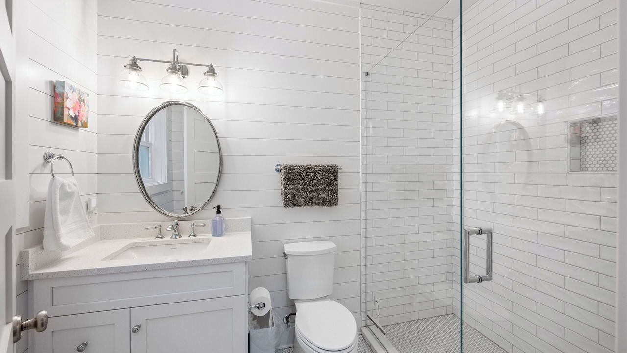 Photo of Bathroom in Lakeside