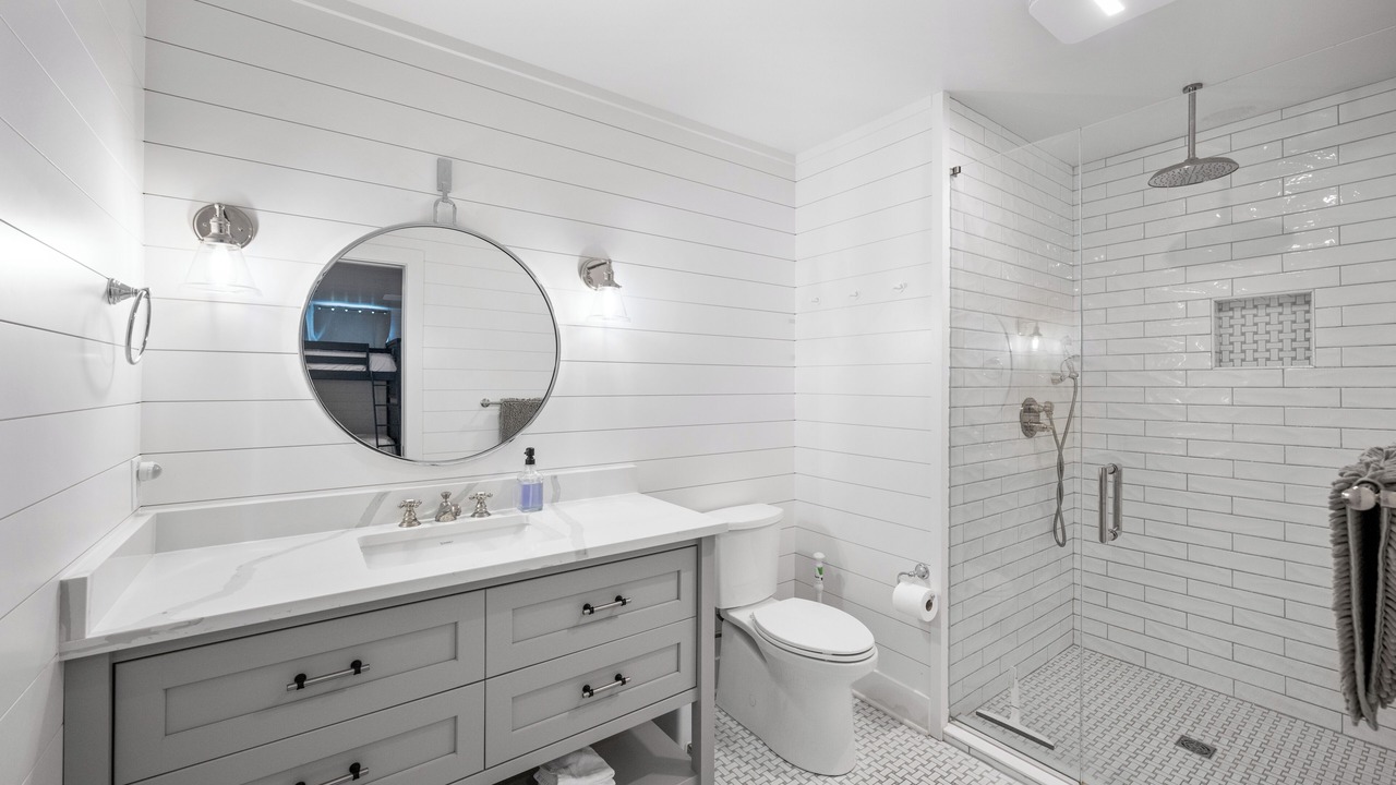 Photo of Bathroom in Lakeside