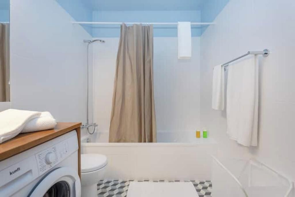 Photo of Bathroom in Cacilhas