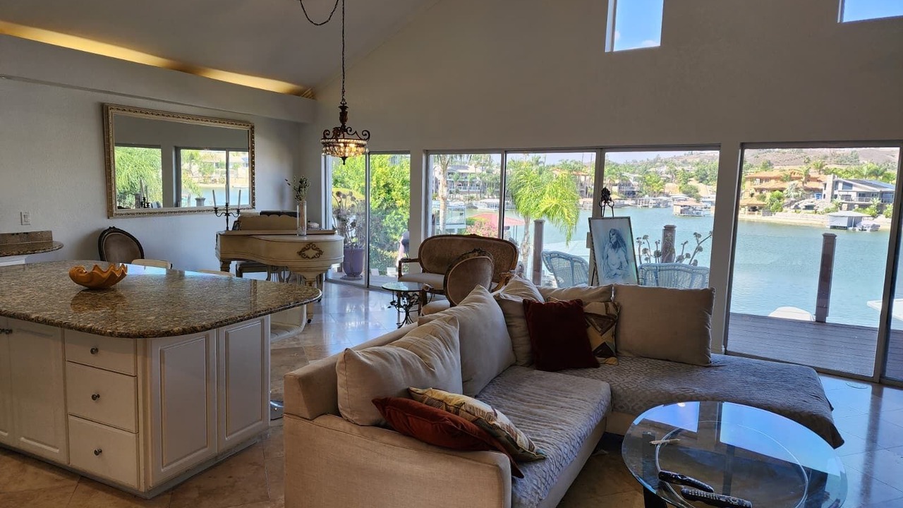 Photo of Livingroom in Canyon Lake