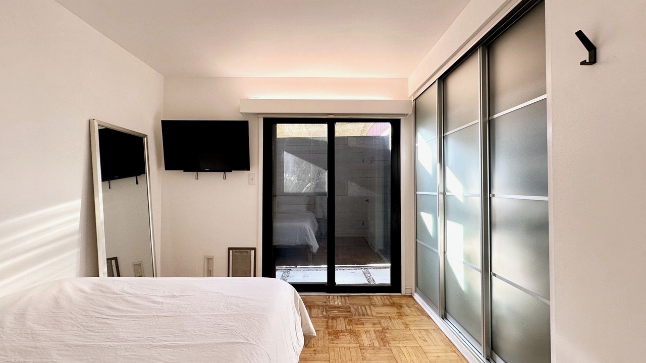 Photo of Bedroom in Mar Vista