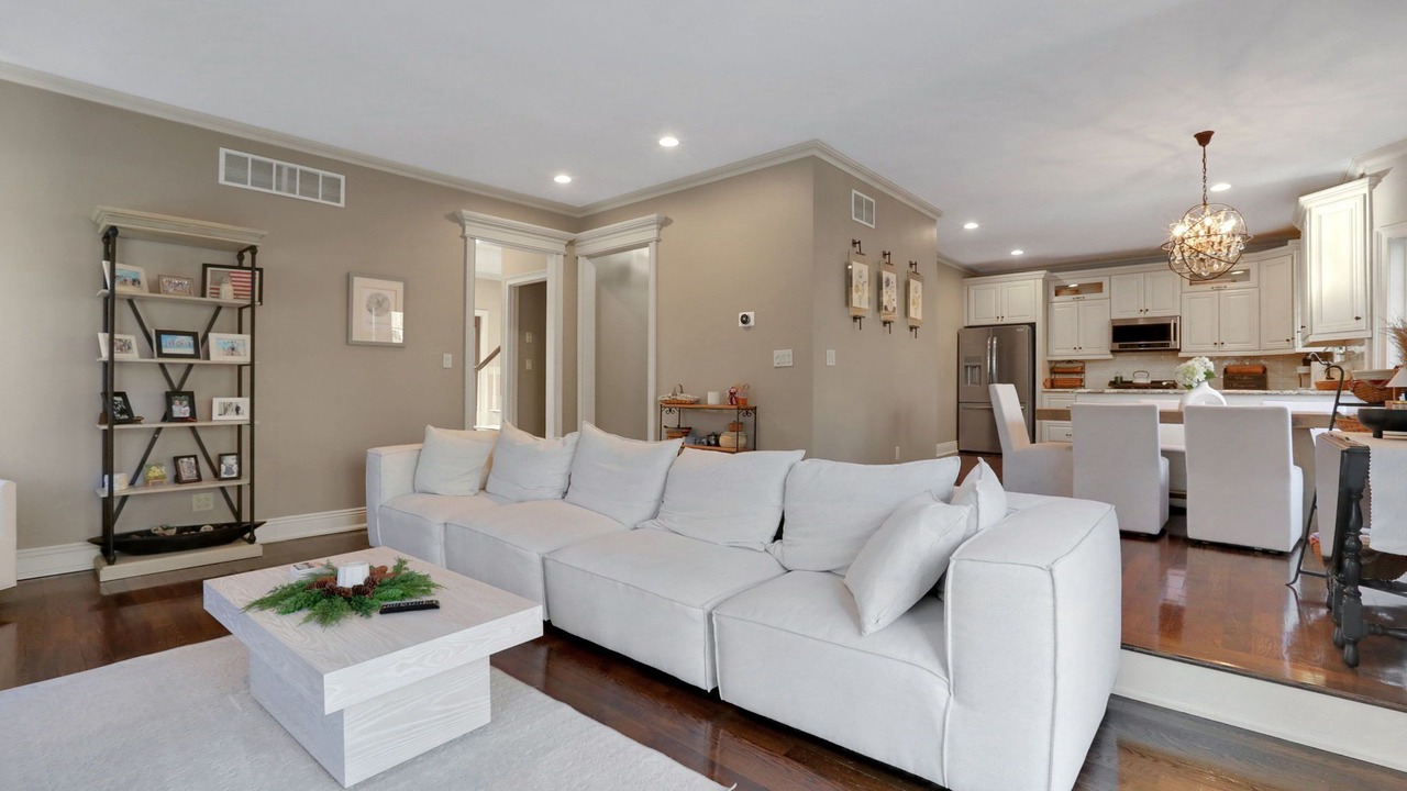 Photo of Livingroom in Middle Hope
