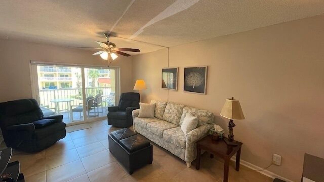 Photo of Livingroom in Point East