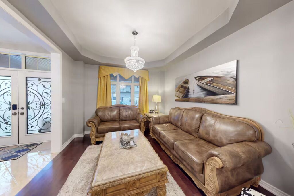 Photo of Livingroom in Oakville