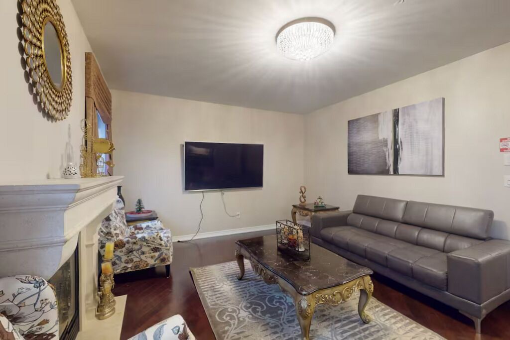 Photo of Livingroom in Oakville