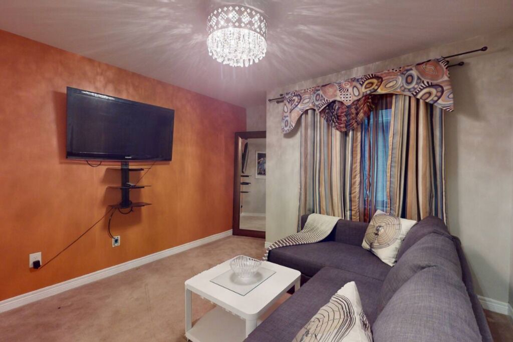 Photo of Livingroom in Oakville