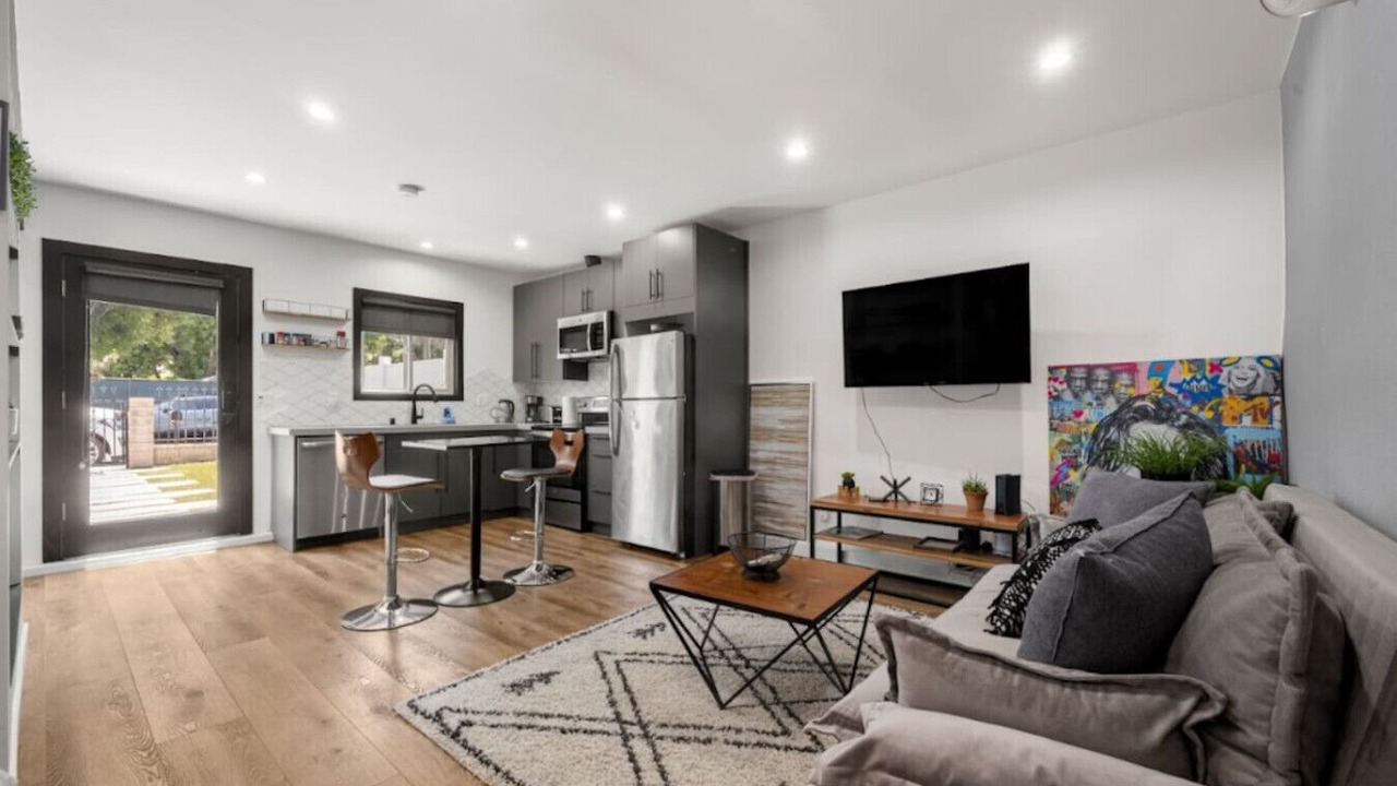 Photo of Livingroom in Woodland Hills