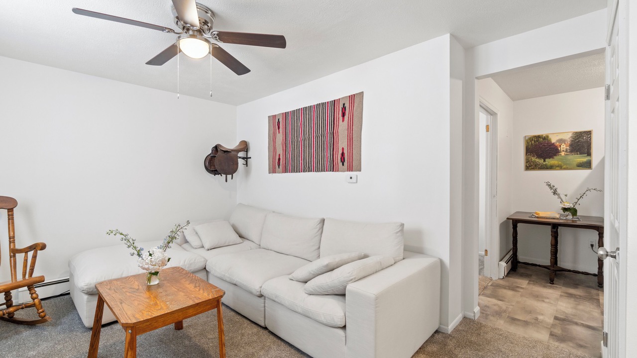 Photo of Livingroom in Erie