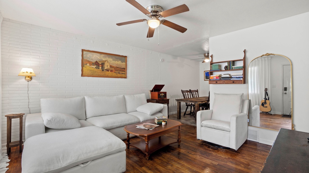 Photo of Livingroom in Erie