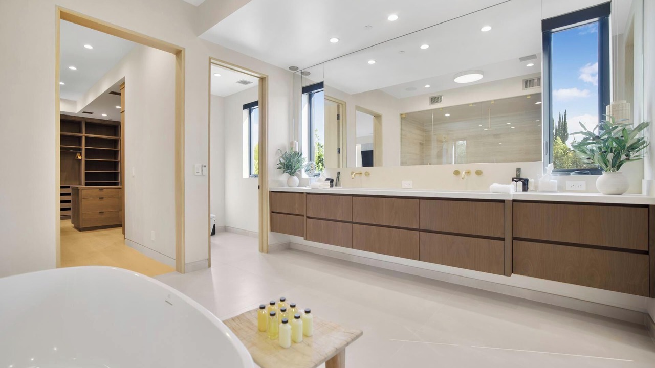 Photo of Bathroom in Encino
