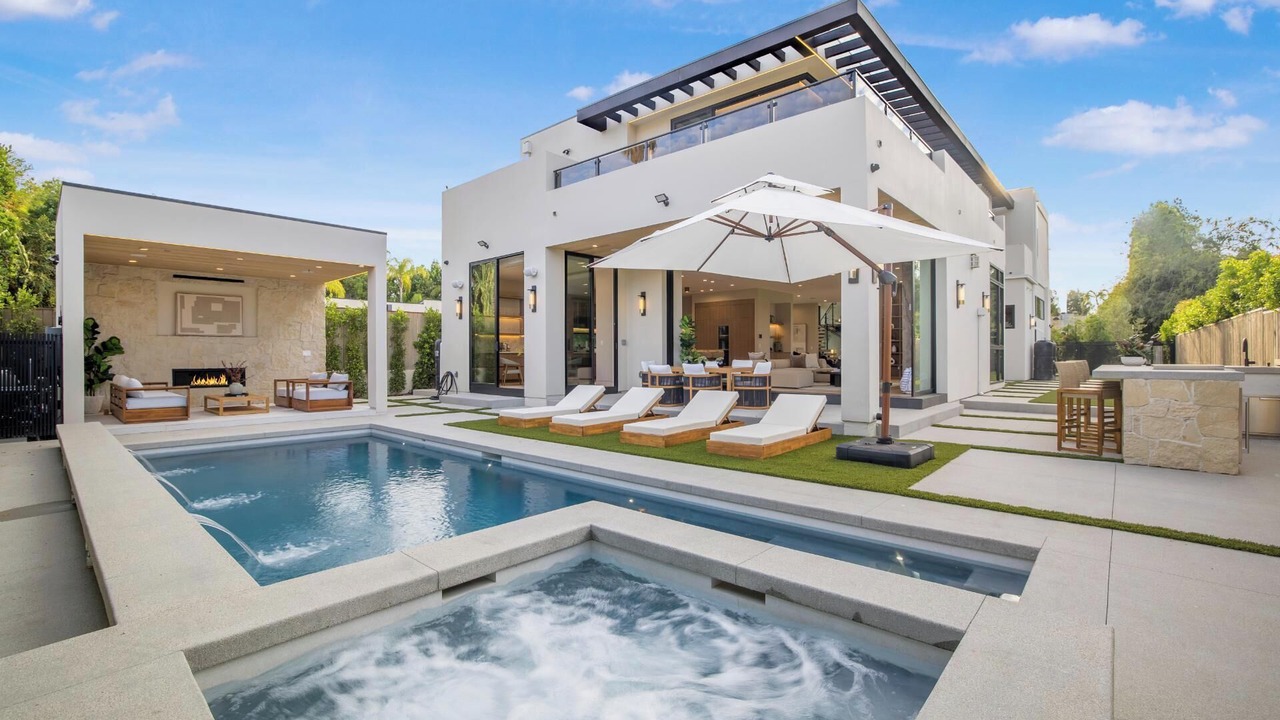 Photo of Outdoor in Encino