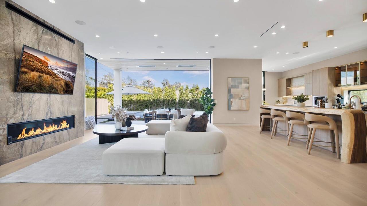 Photo of Livingroom in Encino