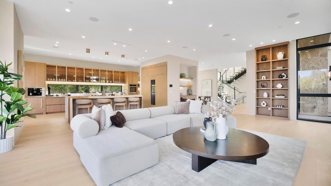 Photo of Livingroom in Encino