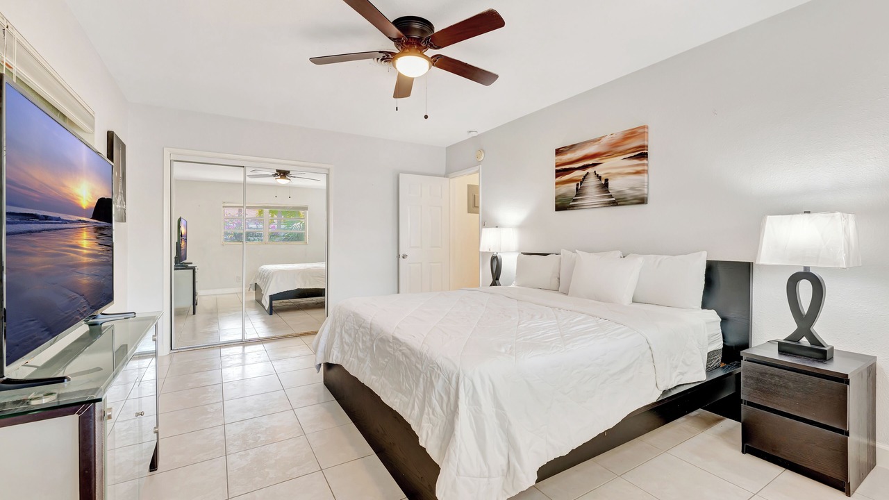 Photo of Bedroom in Lauderdale Beach