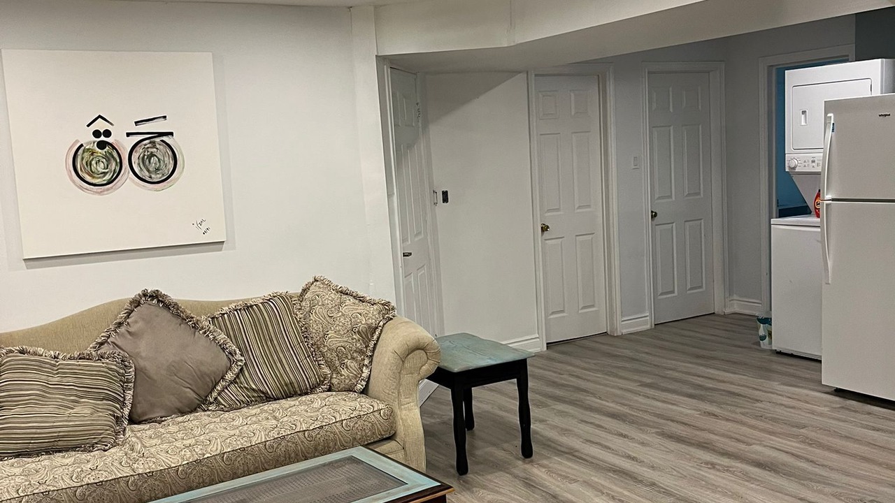 Photo of Livingroom in Central Erin Mills