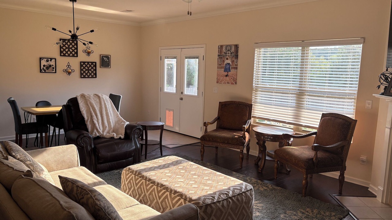 Photo of Livingroom in Coker