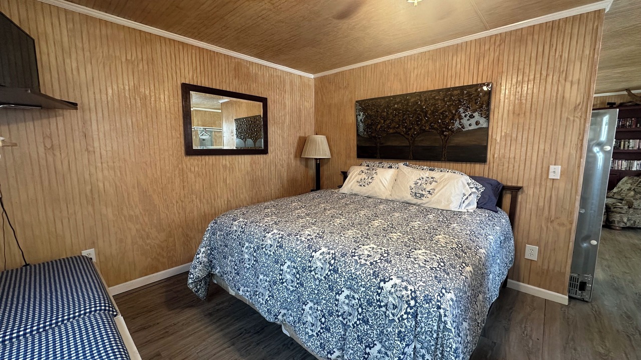 Photo of Bedroom in Cedar Bluff