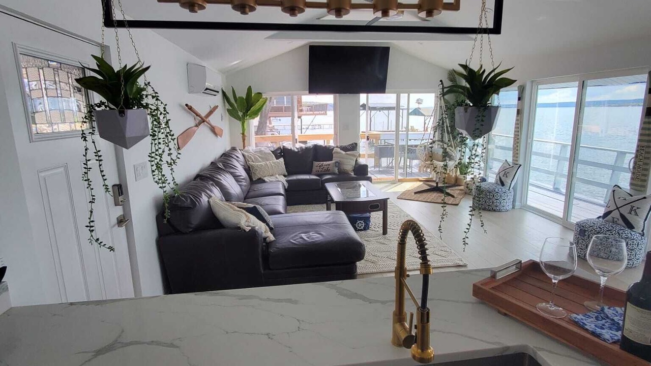 Photo of Livingroom in Town of Ledyard