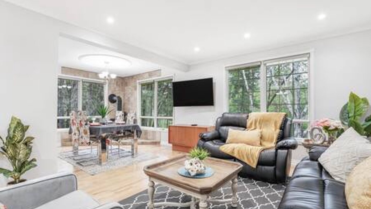 Photo of Livingroom in Halton Regional Municipality
