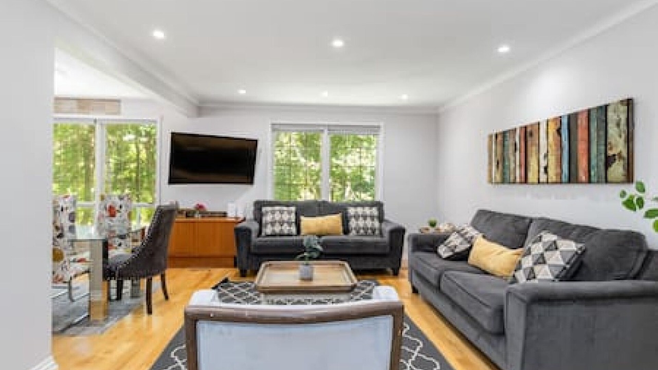 Photo of Livingroom in Halton Regional Municipality