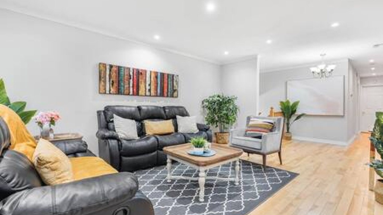 Photo of Livingroom in Halton Regional Municipality