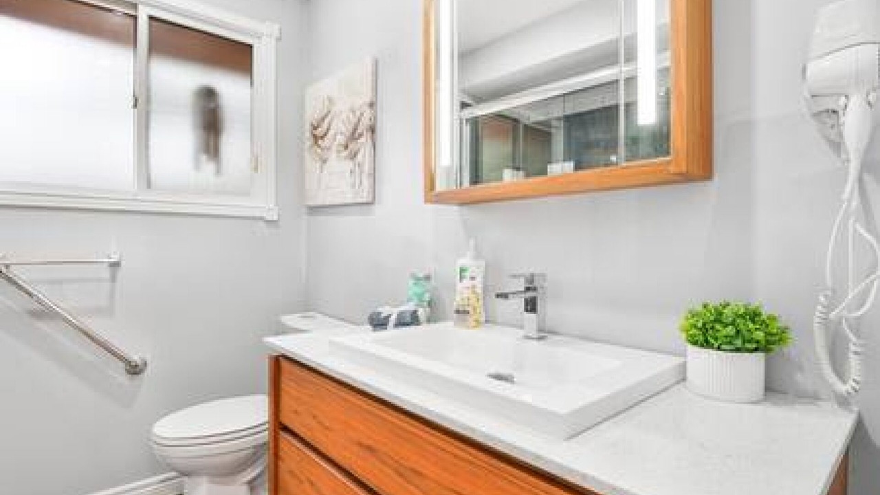 Photo of Bathroom in Halton Regional Municipality